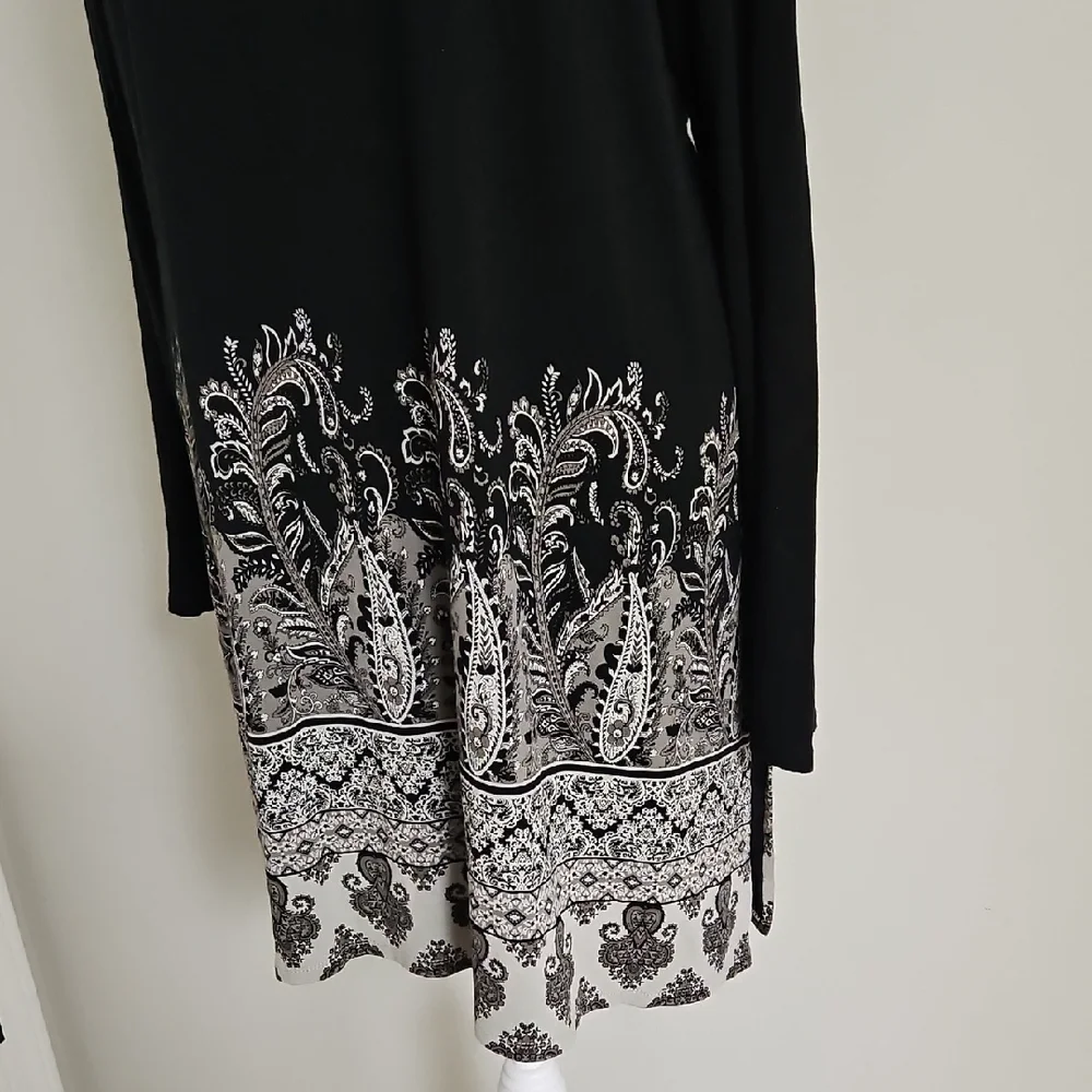 J. Jill Wearever Medallion Border Print Tunic Top Black White Medium